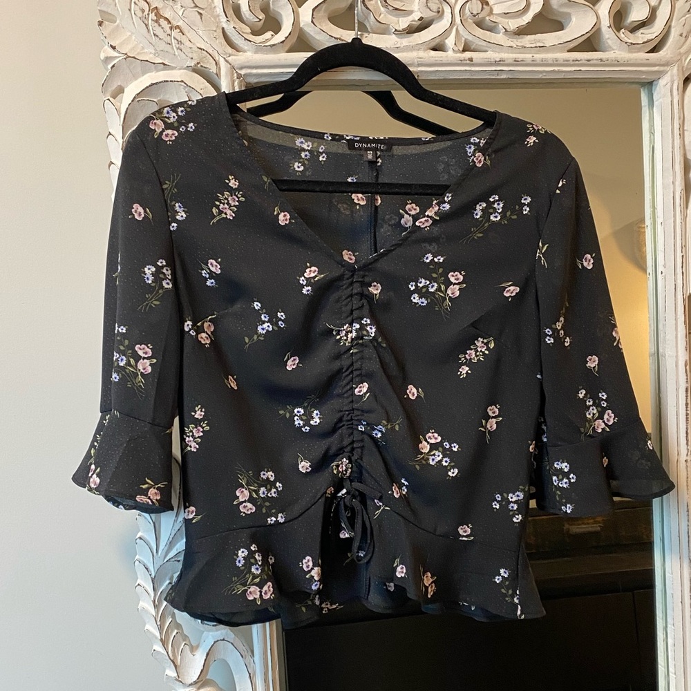 4/$30🦋 Dynamite blouse size small